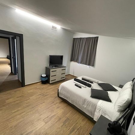 Industrial House 3 Bed and Breakfast Corsico Exteriör bild